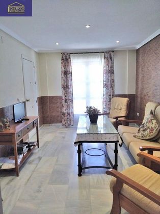 Foto 2 de Casa en lloguer a Poniente-Norte - Miralbaida - Parque Azahara de 5 habitacions amb terrassa i mobles