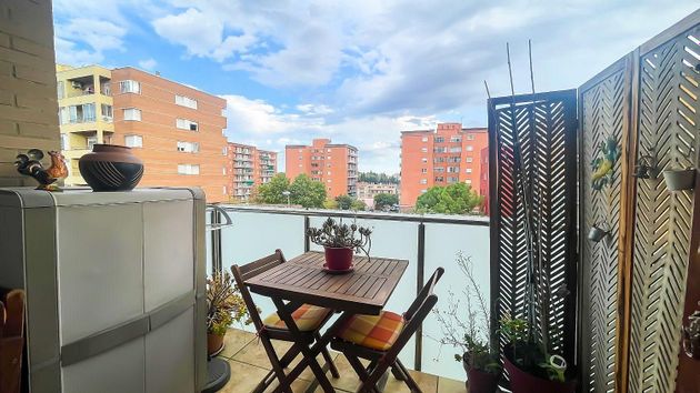 Foto 2 de Piso en venta en Parc Bosc - Castell de 2 habitaciones con piscina y balcón