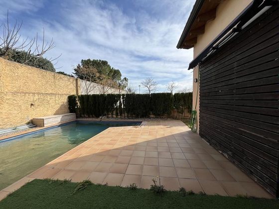 Foto 2 de Casa adosada en venta en Vilamacolum de 3 habitaciones con piscina y jardín