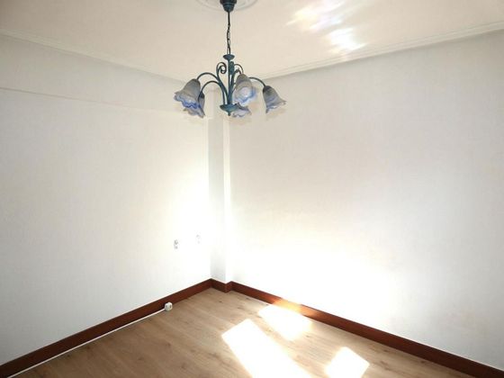 Foto 1 de Piso en venta en Santurtzi de 4 habitaciones con terraza y balcón