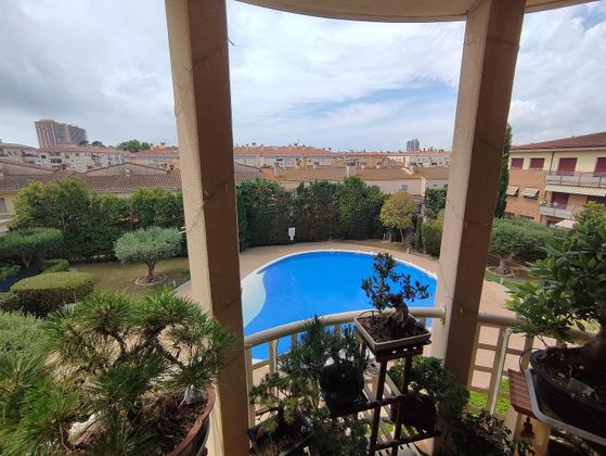 Foto 2 de Dúplex en venda a Avinguda Catalunya de 3 habitacions amb terrassa i piscina