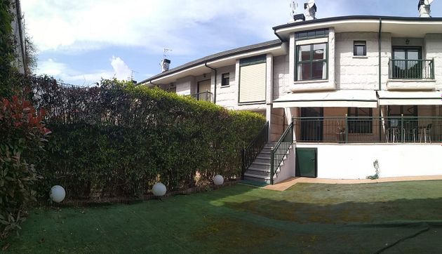 Foto 2 de Casa adossada en venda a calle Cesareo Gonzalez de 4 habitacions amb terrassa i calefacció