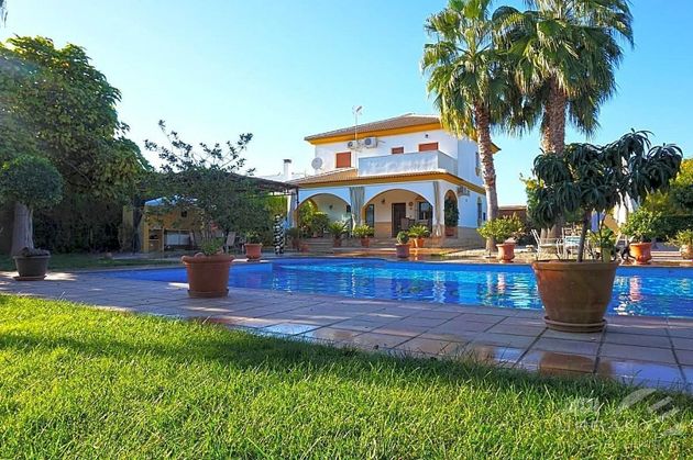 Foto 2 de Chalet en venta en Lucena de 5 habitaciones con terraza y piscina