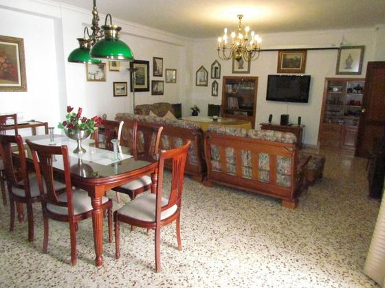 Foto 2 de Piso en venta en Lucena de 4 habitaciones con terraza y aire acondicionado