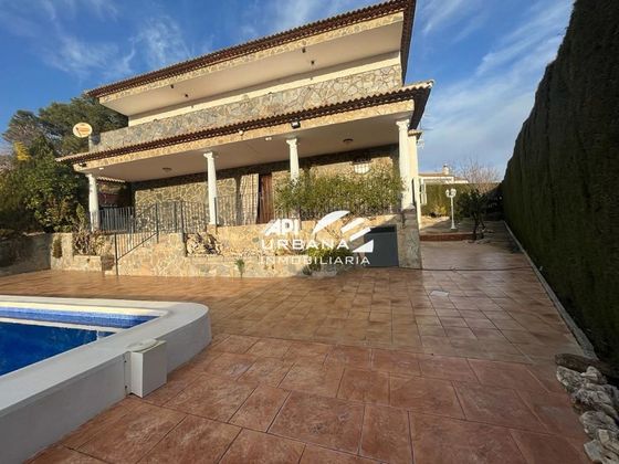 Foto 2 de Chalet en venta en Lucena de 4 habitaciones con piscina y jardín