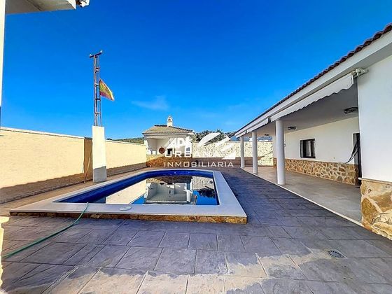 Foto 1 de Chalet en venta en Lucena de 4 habitaciones con piscina y jardín