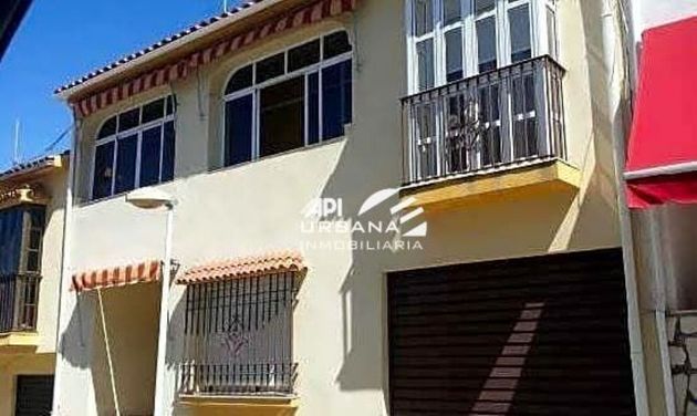 Foto 2 de Casa en venta en Lucena de 4 habitaciones con terraza y garaje