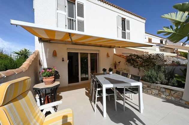 Foto 1 de Casa en venta en Gran Alacant de 4 habitaciones con terraza y piscina