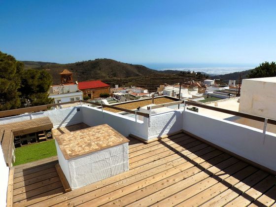 Foto 1 de Casa adossada en venda a calle Malaga de 3 habitacions amb terrassa i calefacció