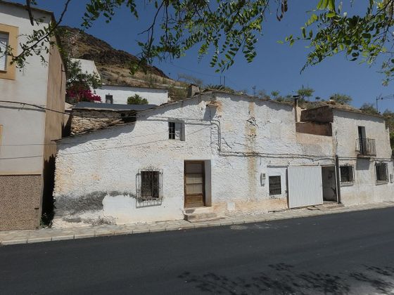Foto 1 de Casa adossada en venda a calle Almería de 4 habitacions amb terrassa