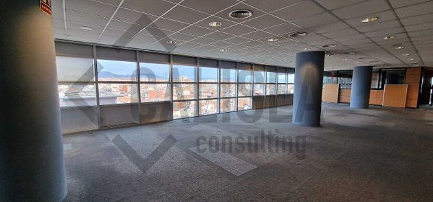 Foto 2 de Alquiler de oficina en calle Francesc Macia de 450 m²