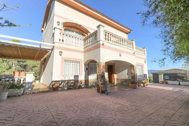 Foto 1 de Casa en venda a Marianao de 5 habitacions amb jardí