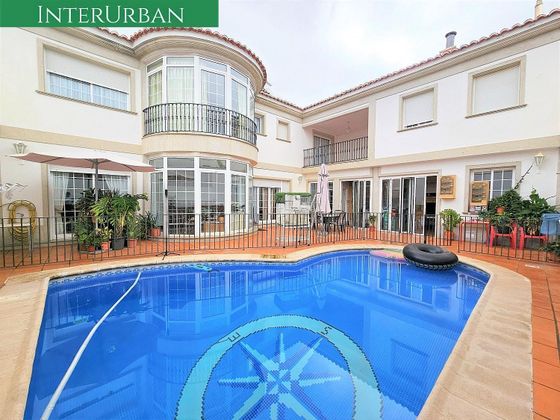 Foto 2 de Xalet en venda a Domeño de 8 habitacions amb terrassa i piscina