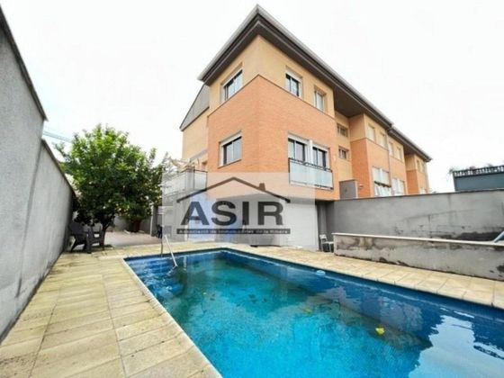 Foto 1 de Venta de casa en Zona Urbanizaciones de 3 habitaciones con terraza y piscina