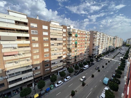 Foto 1 de Pis en venda a Ayuntamiento - Centro de 5 habitacions amb garatge i balcó