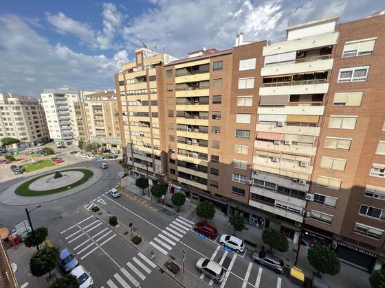Foto 2 de Piso en venta en Ayuntamiento - Centro de 5 habitaciones con garaje y balcón