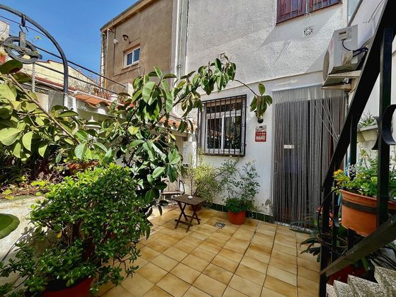 Foto 2 de Venta de casa en Eixample - Sant Oleguer de 4 habitaciones con jardín y aire acondicionado