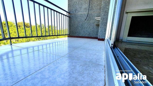 Foto 2 de Pis en venda a Eixample - Sant Oleguer de 4 habitacions amb balcó i calefacció