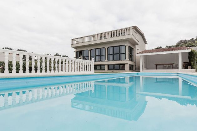 Foto 2 de Xalet en venda a Carballo de 5 habitacions amb terrassa i piscina