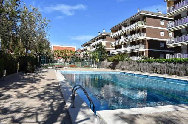Foto 2 de Pis en venda a El Castell-Poble Vell de 4 habitacions amb terrassa i piscina