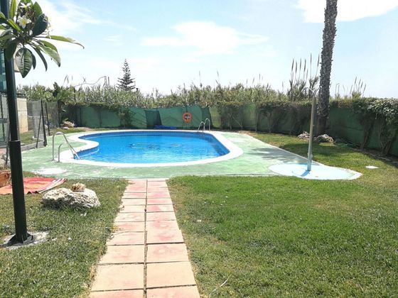 Foto 2 de Piso en venta en Benajarafe – Almayate de 2 habitaciones con piscina y garaje