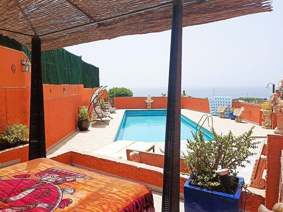 Foto 2 de Xalet en venda a calle Benajarafe de 9 habitacions amb terrassa i piscina