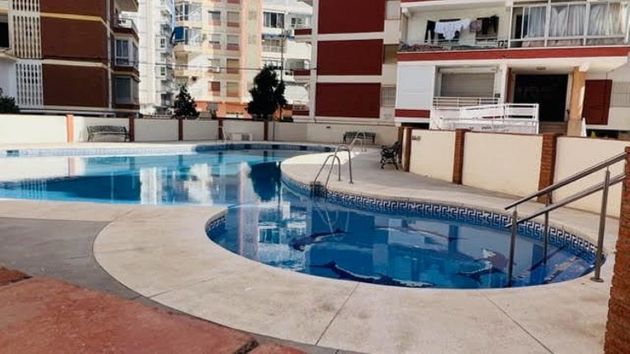 Foto 1 de Pis en venda a paseo Marítimo de Poniente de 2 habitacions amb terrassa i piscina