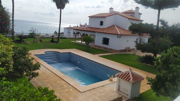 Foto 1 de Venta de casa en Mezquitilla de 4 habitaciones con terraza y piscina