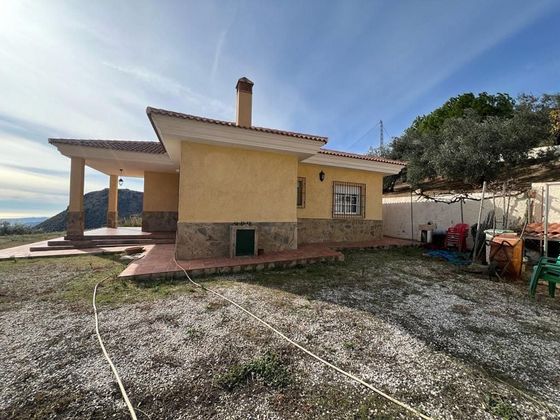 Foto 2 de Chalet en venta en Alcaucín de 3 habitaciones con terraza y piscina