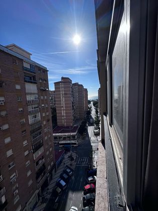 Foto 2 de Venta de piso en Parque Ayala - Jardín de la Abadía - Huelín de 3 habitaciones con ascensor