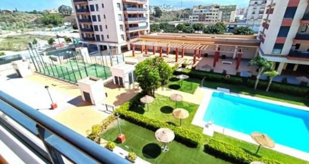 Foto 1 de Alquiler de piso en calle Mar Egeo de 2 habitaciones con terraza y piscina