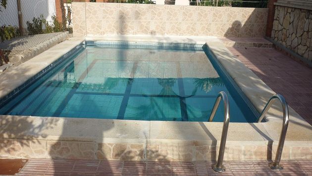 Foto 1 de Casa adossada en venda a Canyelles de 4 habitacions amb terrassa i piscina
