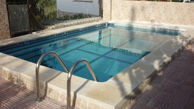 Foto 2 de Casa adossada en venda a Canyelles de 4 habitacions amb terrassa i piscina