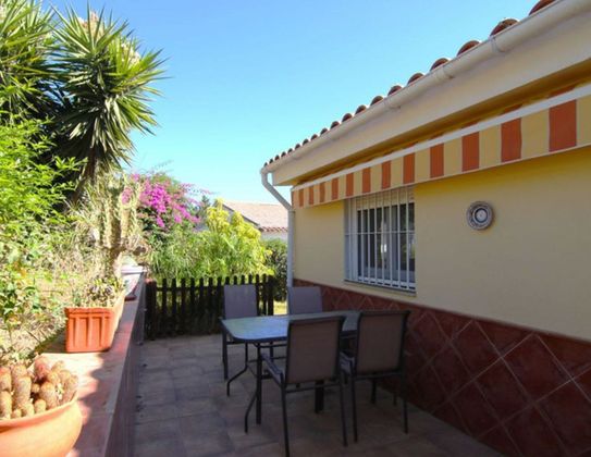 Foto 2 de Xalet en venda a calle El Algibe de 3 habitacions amb terrassa i jardí