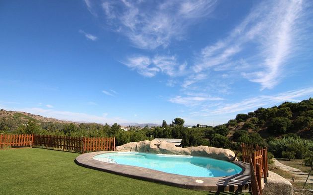 Foto 1 de Xalet en venda a calle Valle del Guadalhorce de 3 habitacions amb terrassa i piscina