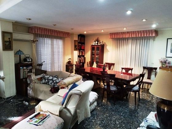 Foto 2 de Casa adossada en venda a Benaguasil de 4 habitacions amb terrassa i garatge