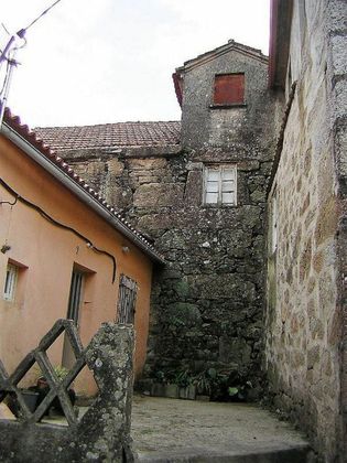 Foto 2 de Casa en venda a Arbo de 5 habitacions amb jardí