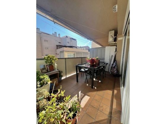 Foto 1 de Piso en venta en Sagrada Familia de 3 habitaciones con terraza y jardín