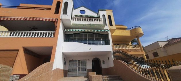 Foto 1 de Casa adossada en venda a Águilas ciudad de 4 habitacions amb terrassa i balcó
