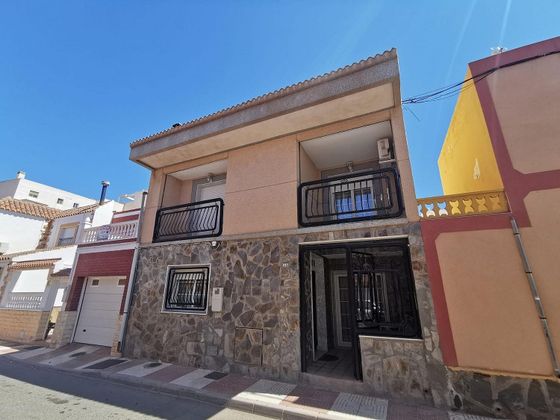 Foto 1 de Casa en venda a Carretera Mojonera – Cortijos de Marín de 3 habitacions amb jardí