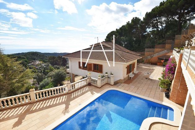 Foto 1 de Venta de chalet en Arenys de Munt de 4 habitaciones con terraza y piscina