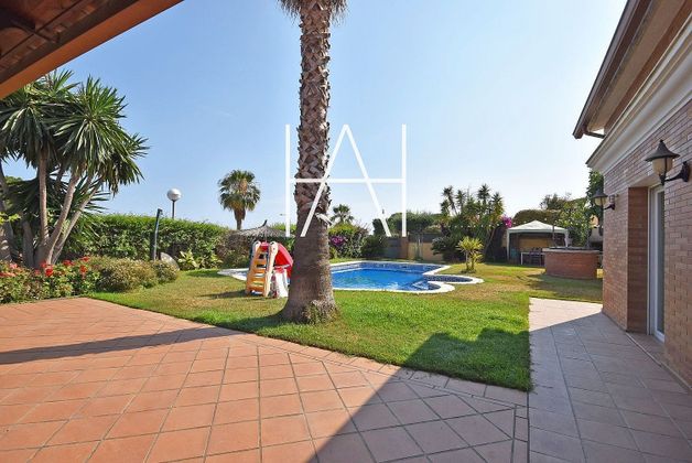 Foto 2 de Venta de chalet en Cabrera de Mar de 4 habitaciones con terraza y piscina