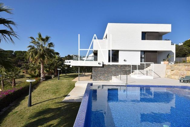 Foto 2 de Chalet en venta en Urbanitzacions de 8 habitaciones con terraza y piscina
