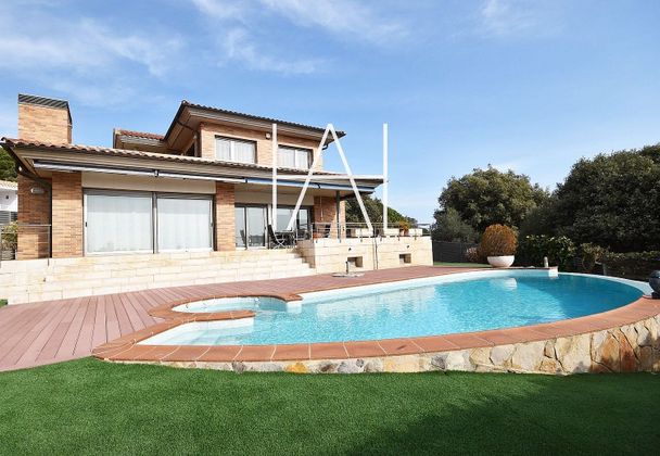 Foto 2 de Xalet en venda a Sant Vicenç de Montalt de 5 habitacions amb terrassa i piscina