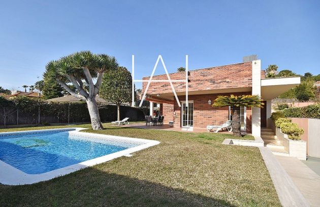 Foto 1 de Chalet en venta en Sant Vicenç de Montalt de 4 habitaciones con terraza y piscina