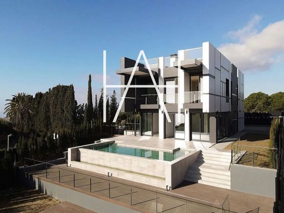 Foto 2 de Chalet en venta en Caldes d´Estrac de 4 habitaciones con terraza y piscina