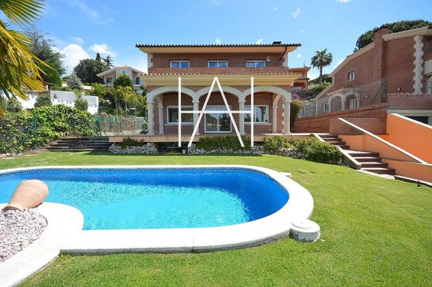 Foto 2 de Xalet en venda a Sant Vicenç de Montalt de 5 habitacions amb piscina i garatge