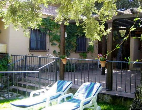 Foto 2 de Xalet en venda a calle Pico de la Peña Negra de 2 habitacions amb terrassa i piscina
