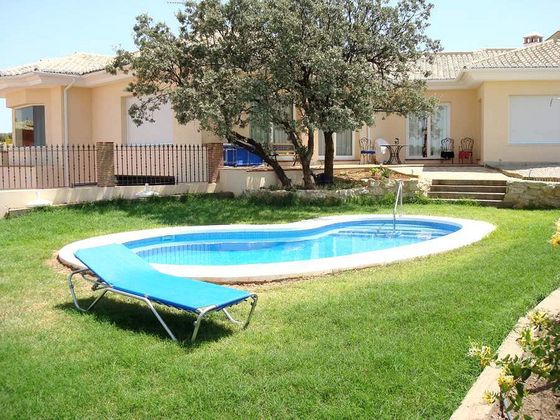 Foto 1 de Xalet en venda a Zona Fuentemora de 3 habitacions amb terrassa i piscina