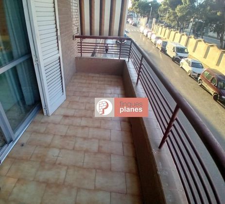 Foto 2 de Piso en venta en Príncep de Viana - Clot -Xalets Humbert Torres de 4 habitaciones con terraza y balcón